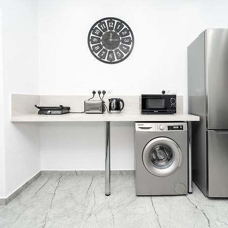 Spiros Luxury Apartments 아이아 나파 외부 사진