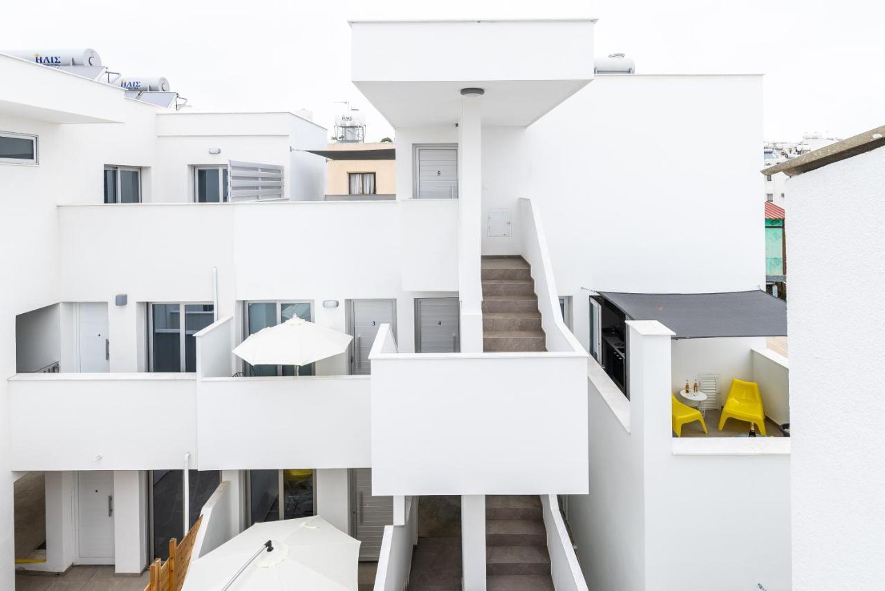 Spiros Luxury Apartments 아이아 나파 외부 사진