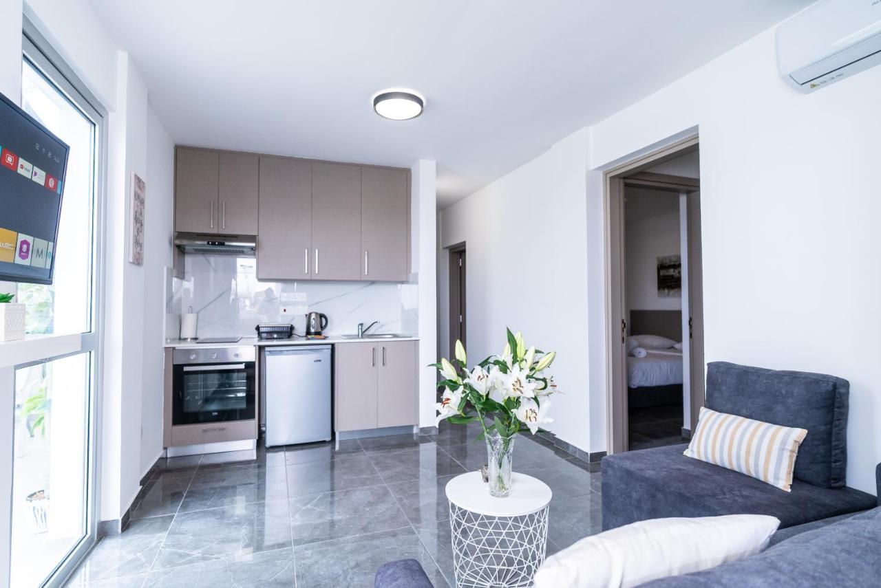 Spiros Luxury Apartments 아이아 나파 외부 사진