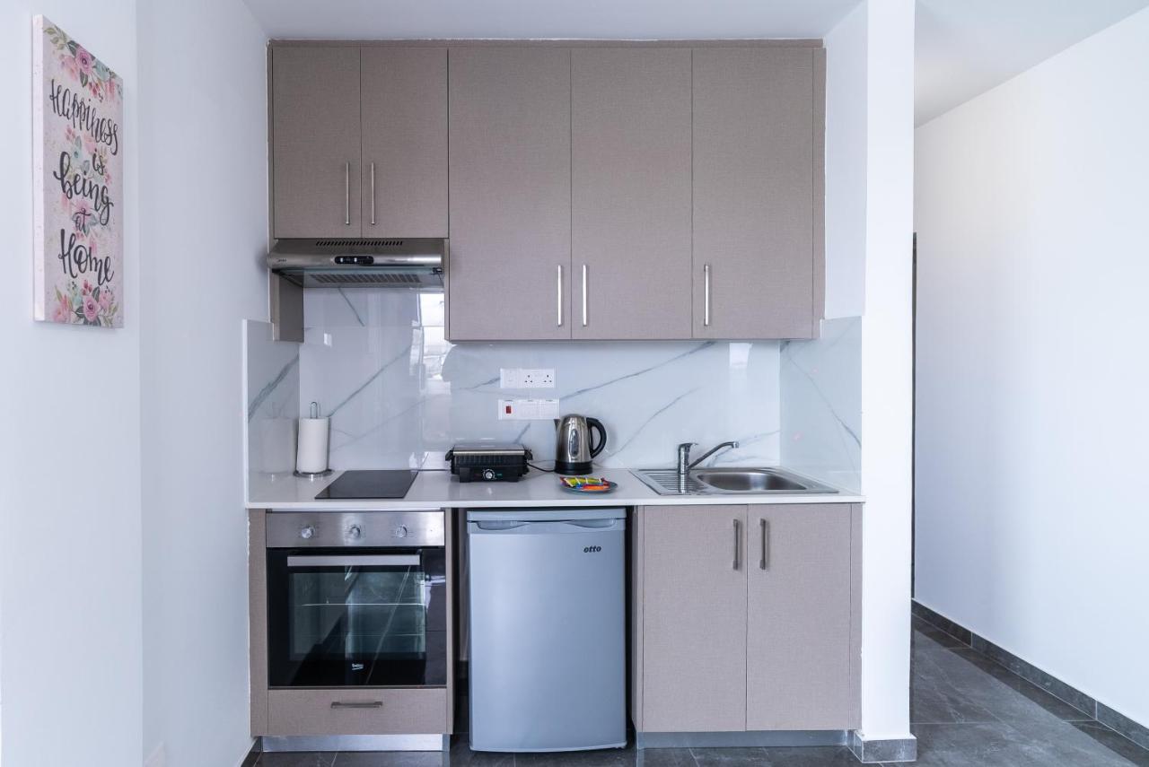 Spiros Luxury Apartments 아이아 나파 외부 사진