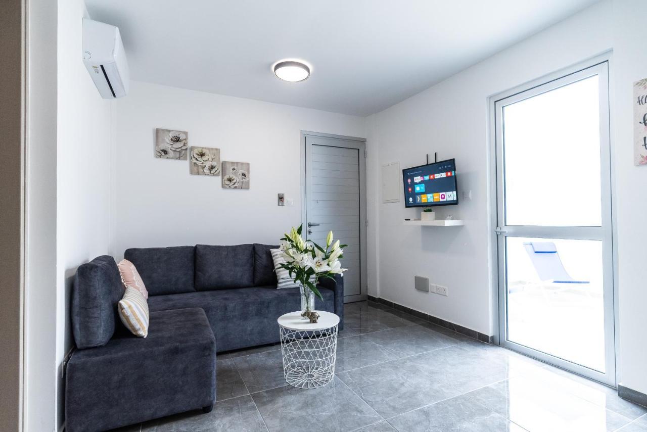 Spiros Luxury Apartments 아이아 나파 외부 사진