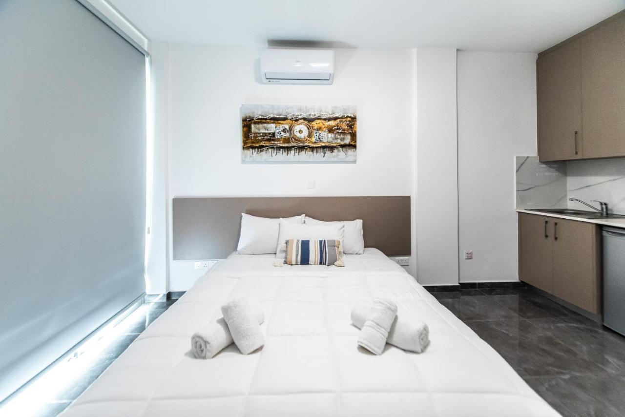 Spiros Luxury Apartments 아이아 나파 외부 사진