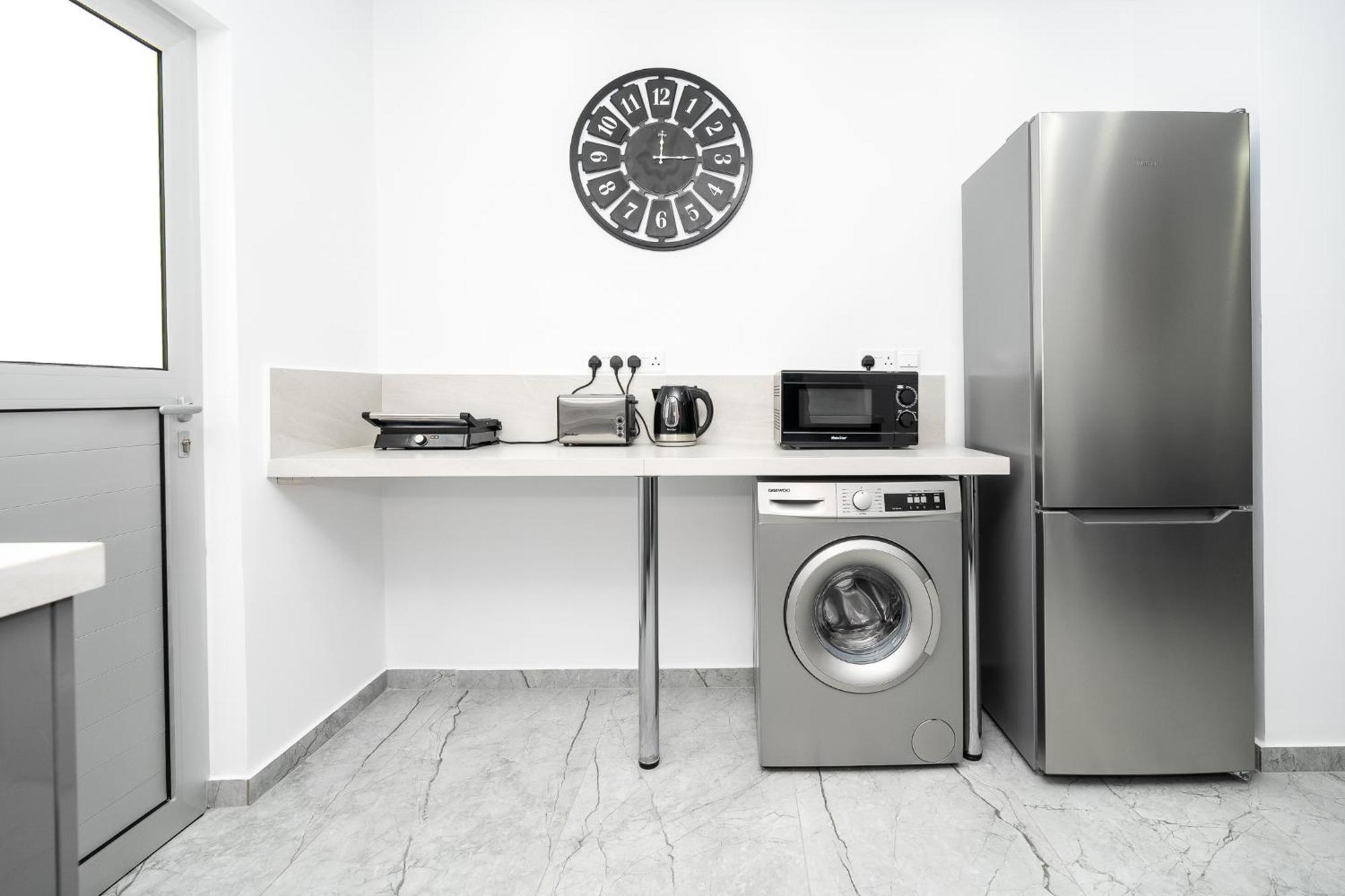 Spiros Luxury Apartments 아이아 나파 외부 사진