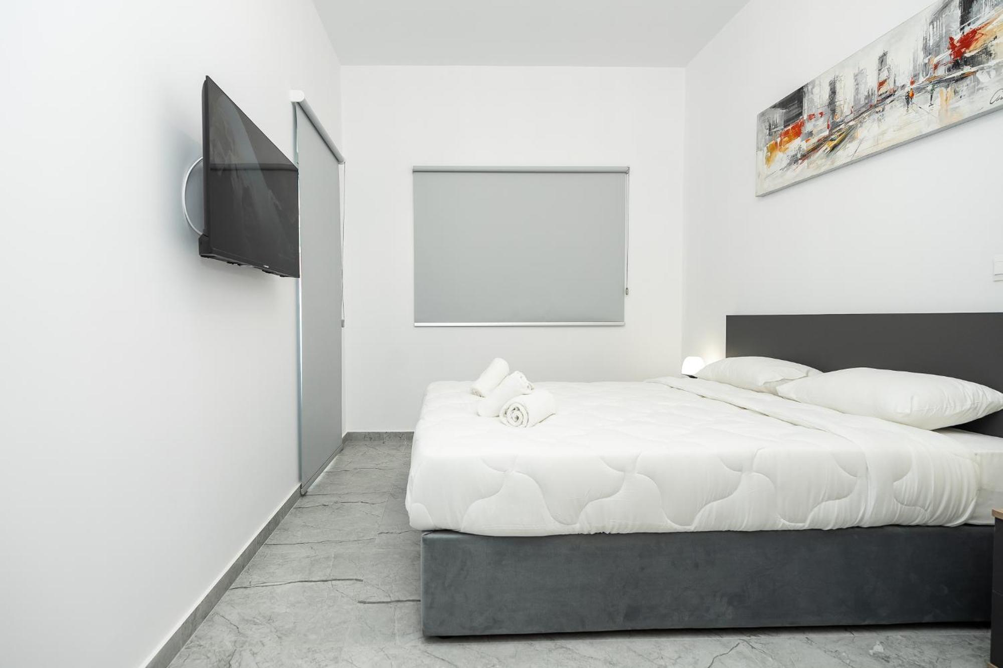 Spiros Luxury Apartments 아이아 나파 외부 사진