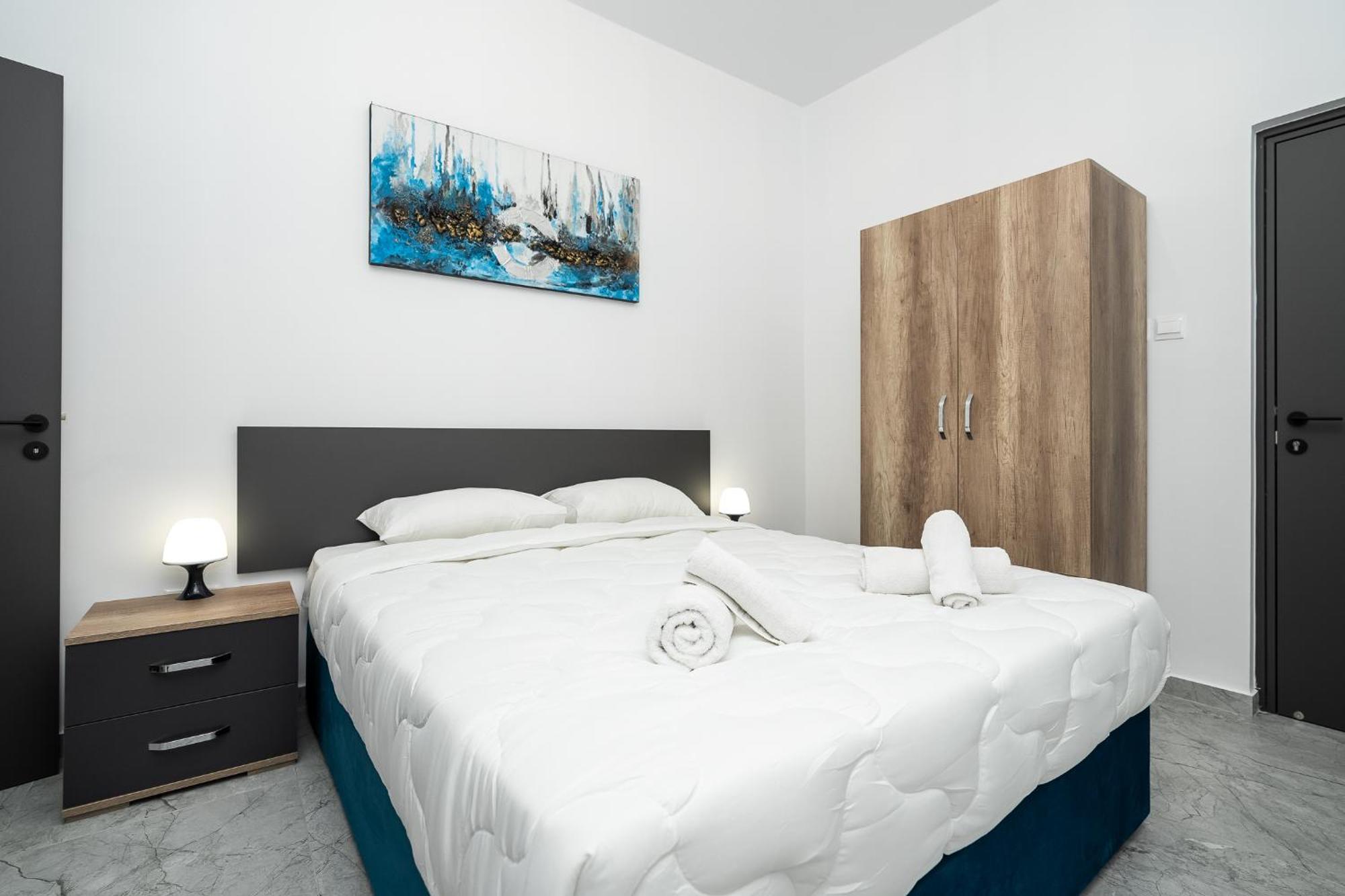 Spiros Luxury Apartments 아이아 나파 외부 사진