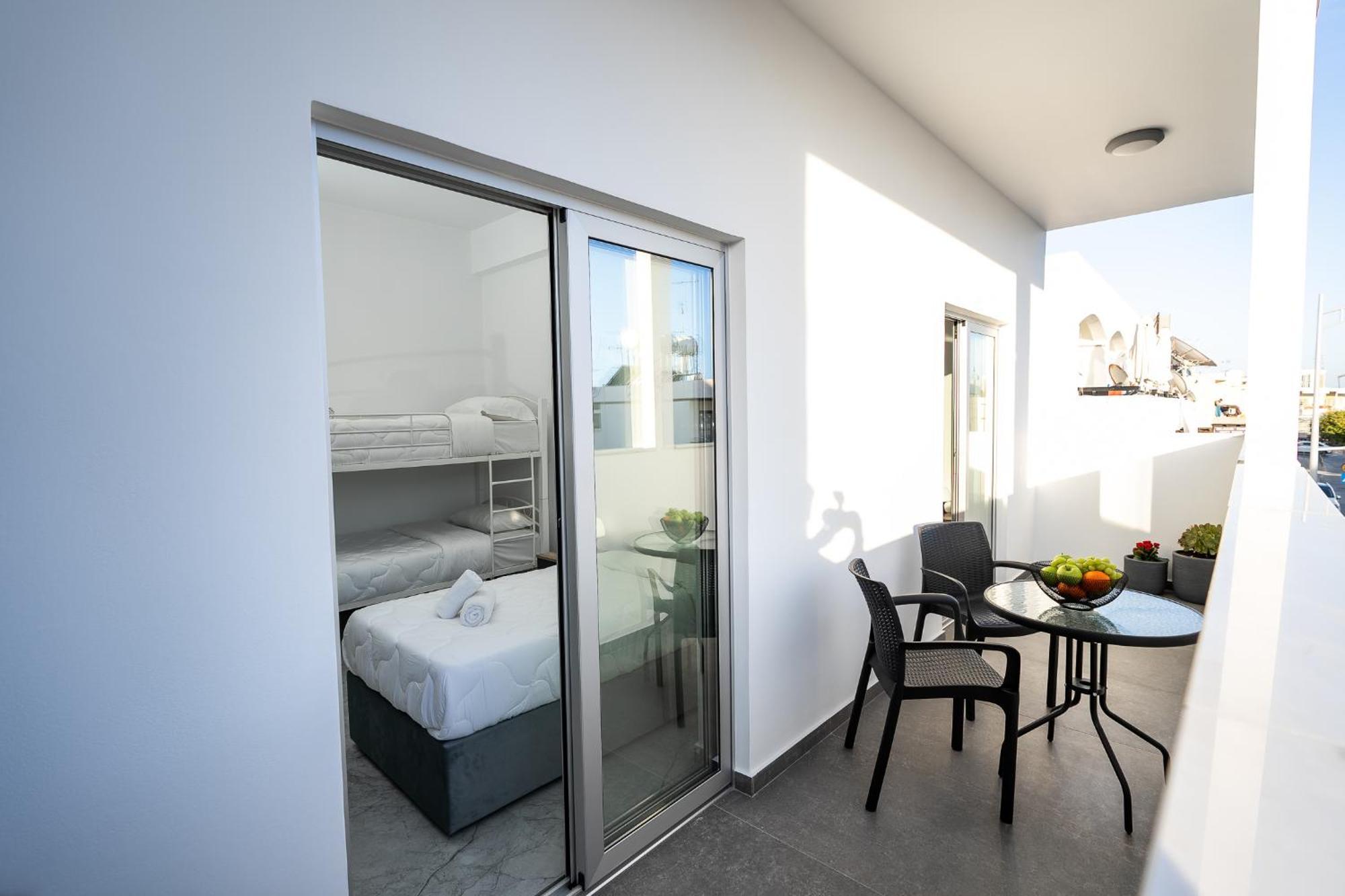 Spiros Luxury Apartments 아이아 나파 외부 사진