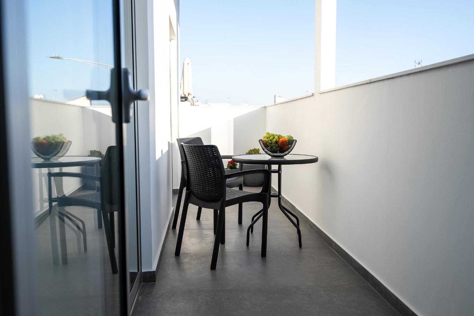 Spiros Luxury Apartments 아이아 나파 외부 사진