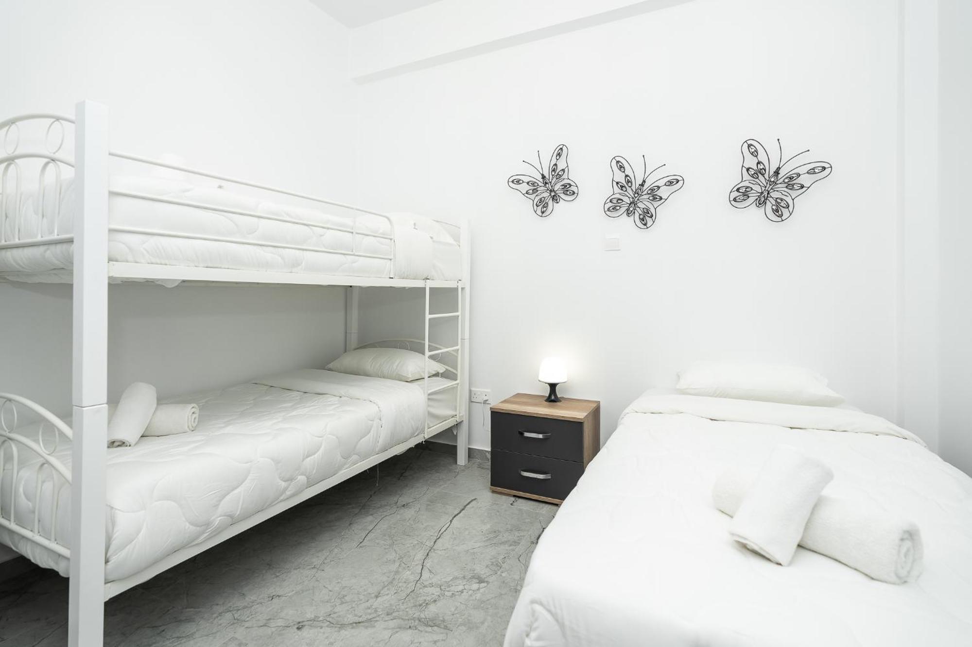 Spiros Luxury Apartments 아이아 나파 외부 사진