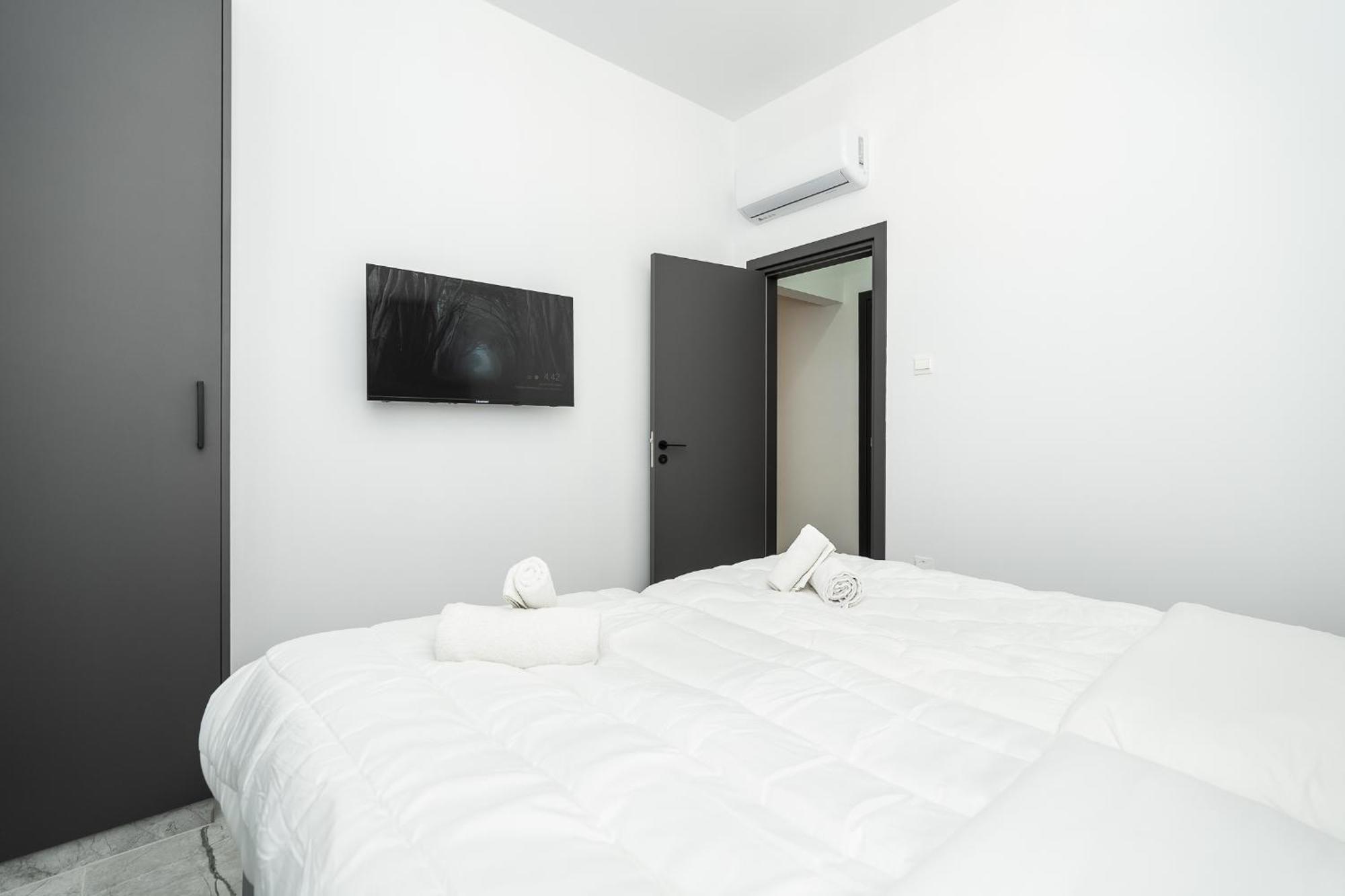 Spiros Luxury Apartments 아이아 나파 외부 사진