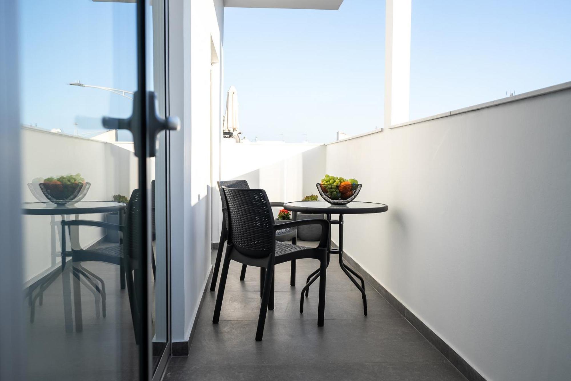 Spiros Luxury Apartments 아이아 나파 외부 사진